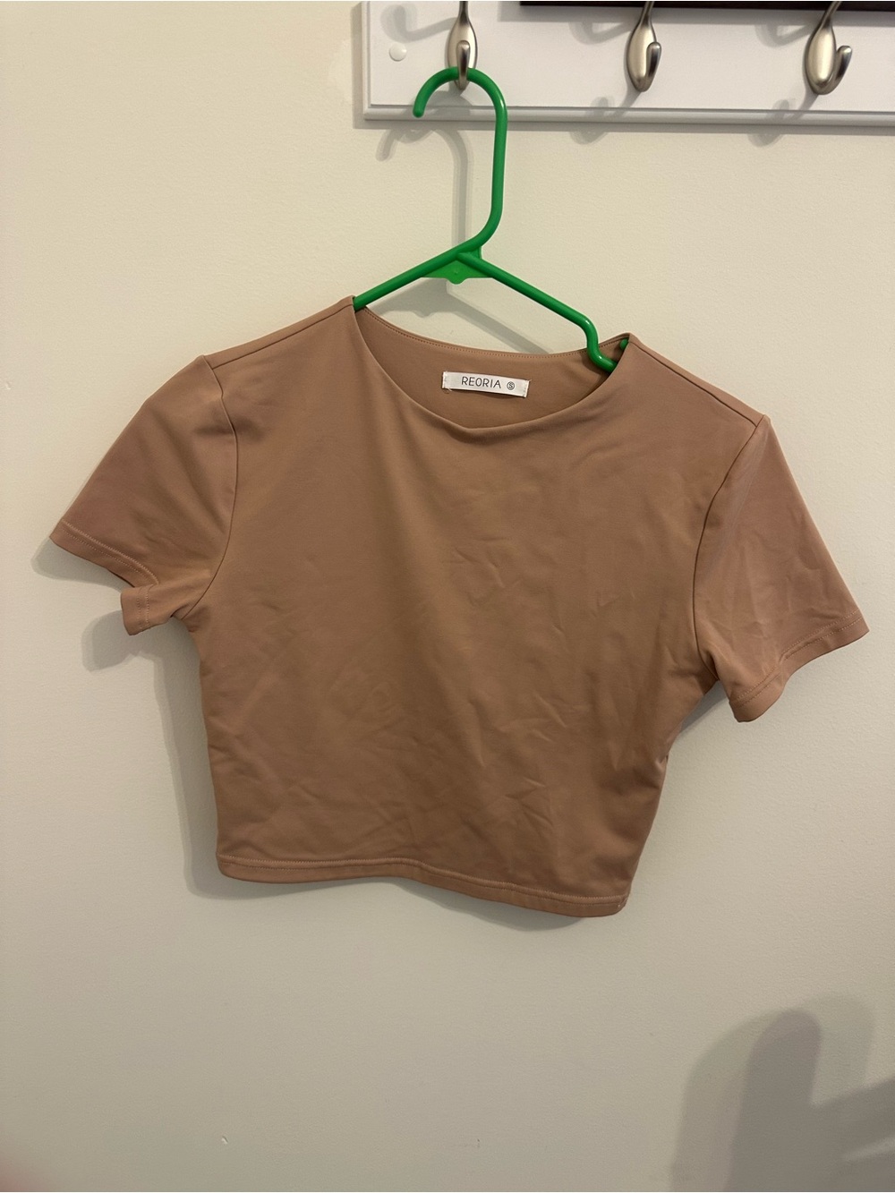 ReoRia Taupe Crop Tee - Picture 1 of 3